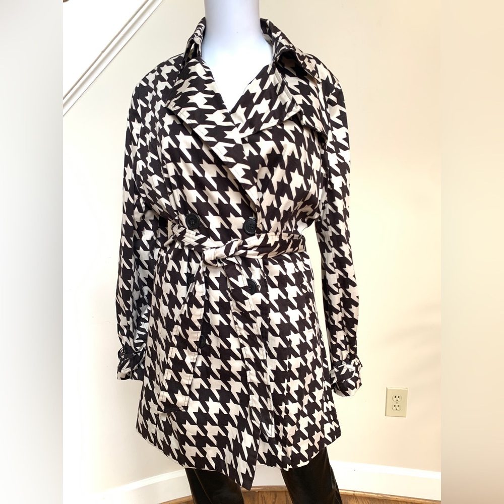 Vertigo Paris cream and dark brown houndstooth jacket